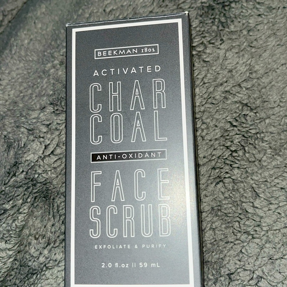 Beekman 1802 NIB Activated Charcoal Face Scrub - Picture 2 of 3